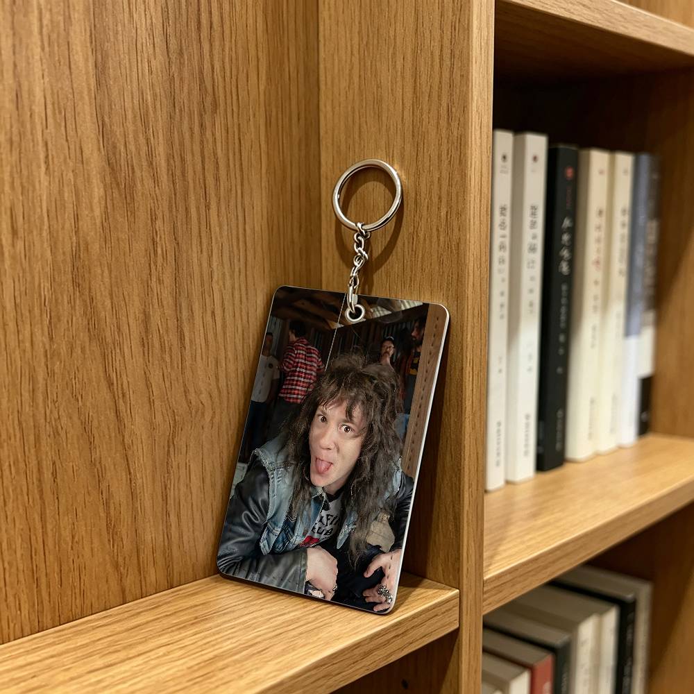 actor J-Joseph Quinn Cat Badge - đánh giá và giá Leather Working