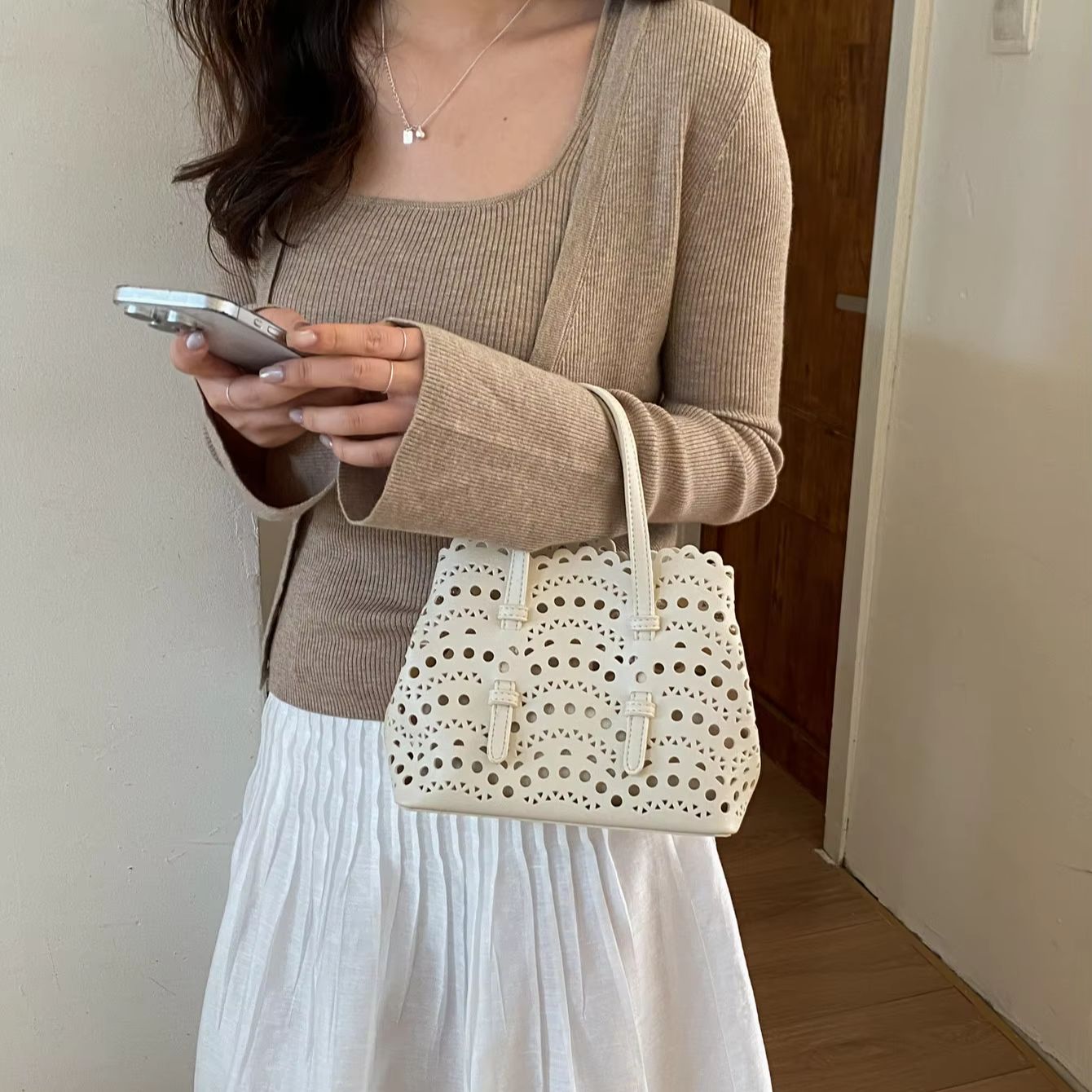 Red Hollow Printed Crossbody B - đánh giá và giá Leather Work Handbags For Women